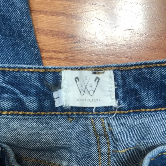 |Six Crisp Days| Raw Hem Cutoff Jeans - Picture 4 of 4